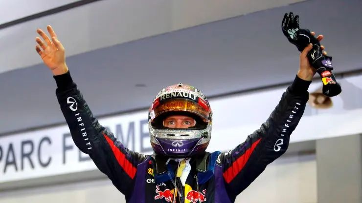 Motorsport: Vettel cruises to Singapore GP win