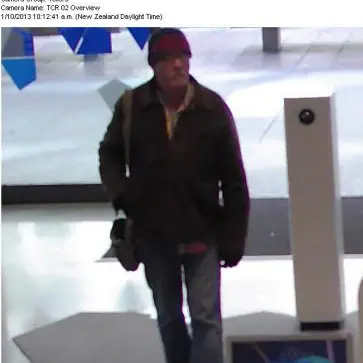 Auckland bank robbed with fake gun