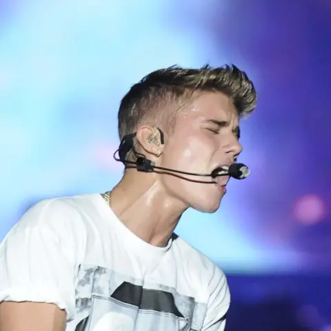 Bieber investigated over Rio graffiti