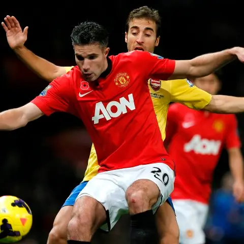 Football: Van Persie strikes as Man United sink Arsenal