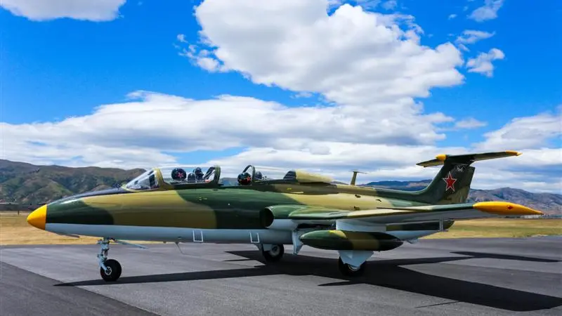 Shuttle pilot for Warbirds jet race