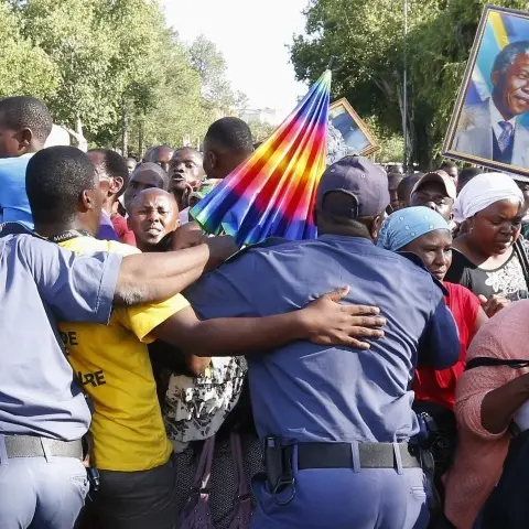 Tensions as Mandela viewing ends with rush