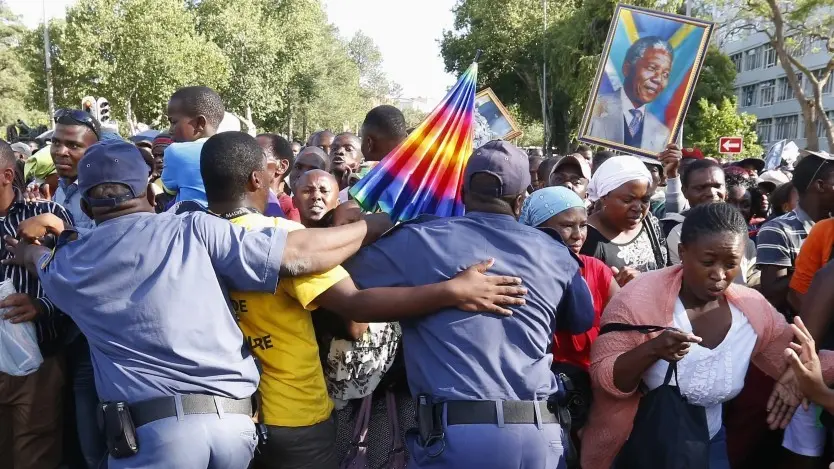 Tensions as Mandela viewing ends with rush