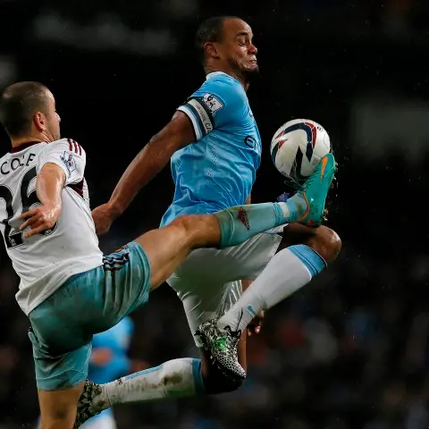 Football: Man City crush West Ham in League Cup semi