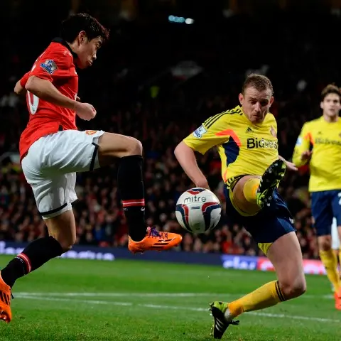 Football: Sunderland beat Man United on penalties
