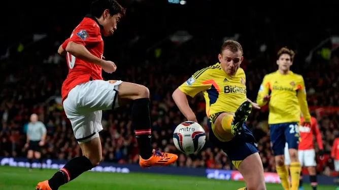 Football: Sunderland beat Man United on penalties