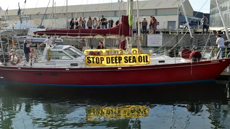 Protest vessel arrives