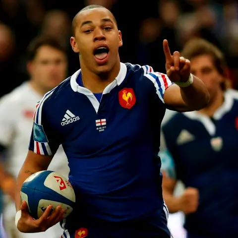 Rugby: France snatch late win over England