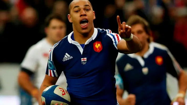 Rugby: France snatch late win over England