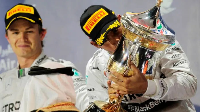 Motorsport: Hamilton wins Bahrain GP thriller