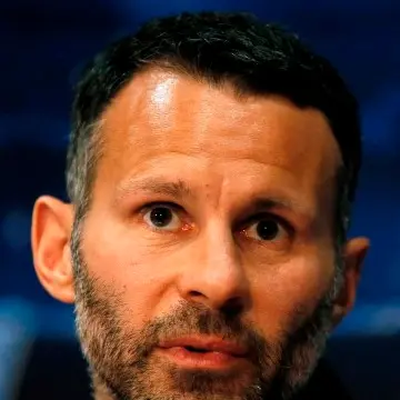 Football: Giggs calls time on playing career