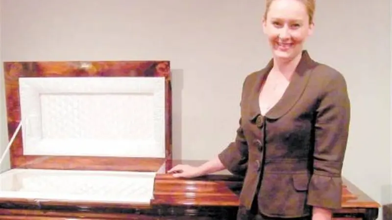 Qualified embalmer back in business