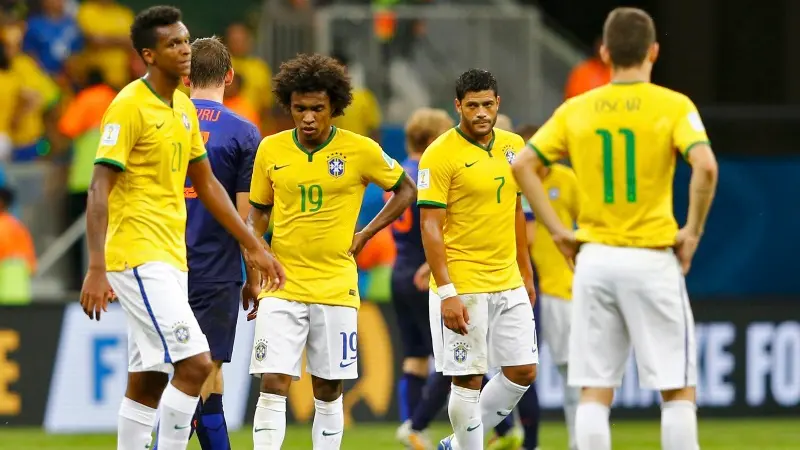 Football: Brazil gift Netherlands third-place playoff win