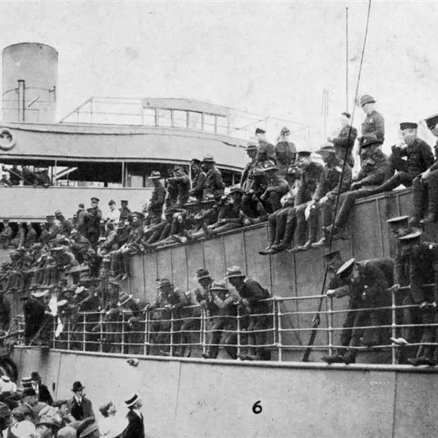 Troops and horses arrive in Dunedin