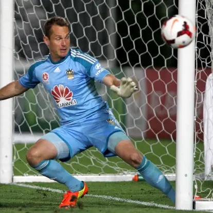 Football: Moss signs new deal with Phoenix