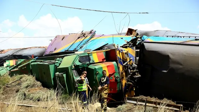 Dozen dead, scores injured in Sth Africa train crash