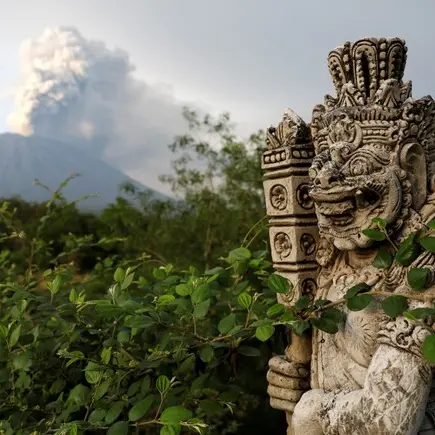 Bali airport closure extends due to eruption