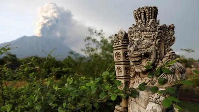 Bali airport closure extends due to eruption