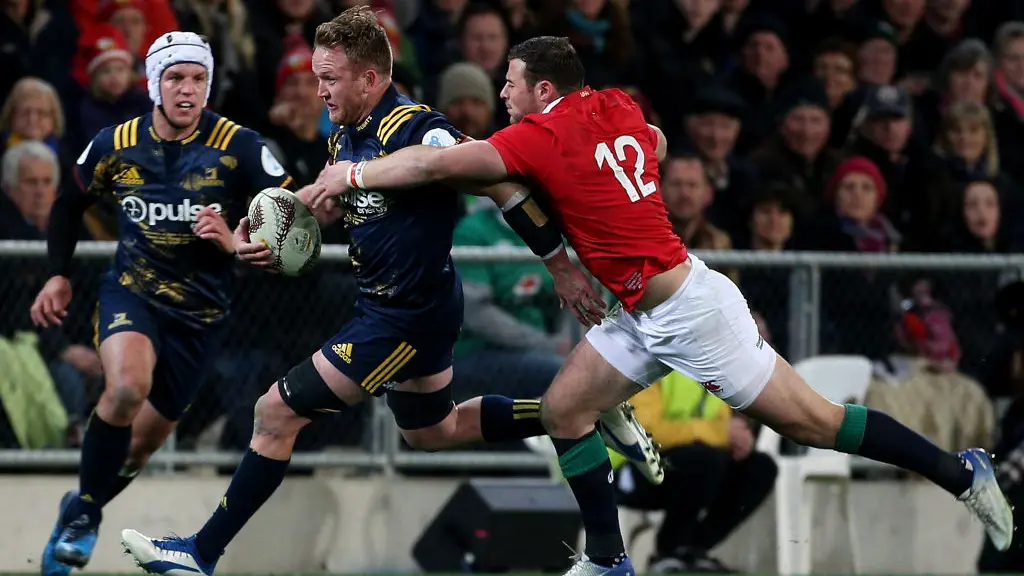 Gareth Evans signs two-year deal with Hurricanes