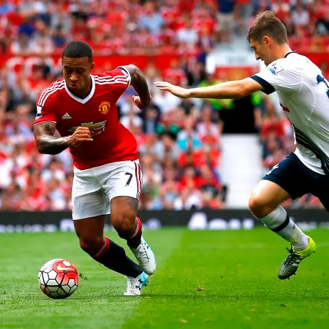 Football: Man United open with win as Chelsea held to draw