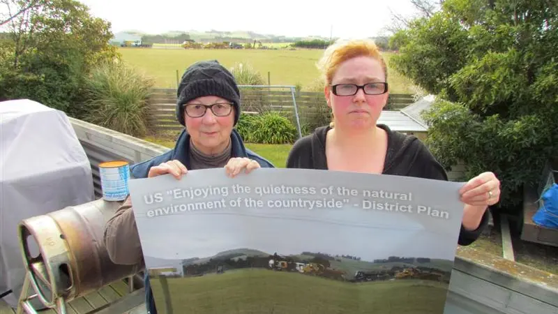 Contractor's yard upsets neighbours