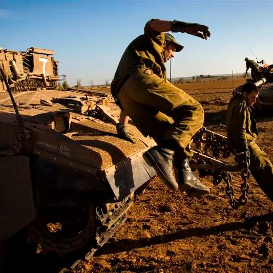 Israelis hit smuggling tunnels