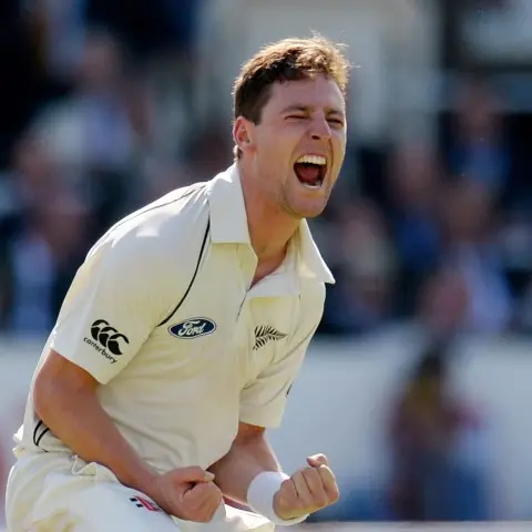 Cricket: NZ bring Henry in for injured Bracewell