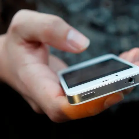 Apple slows some older phones due to batteries