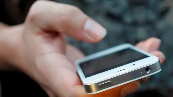Apple slows some older phones due to batteries