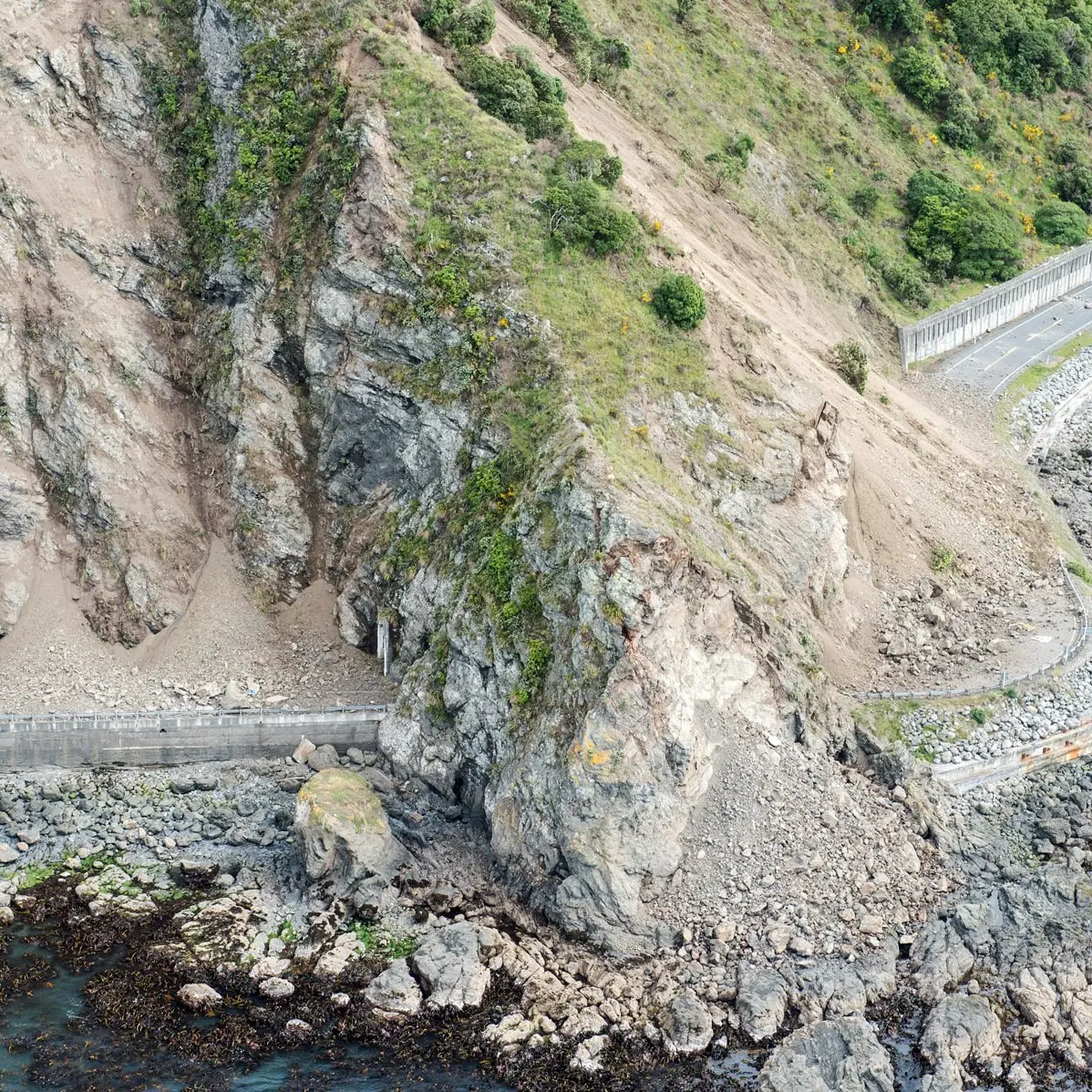 Sharp aftershocks follow deadly quake
