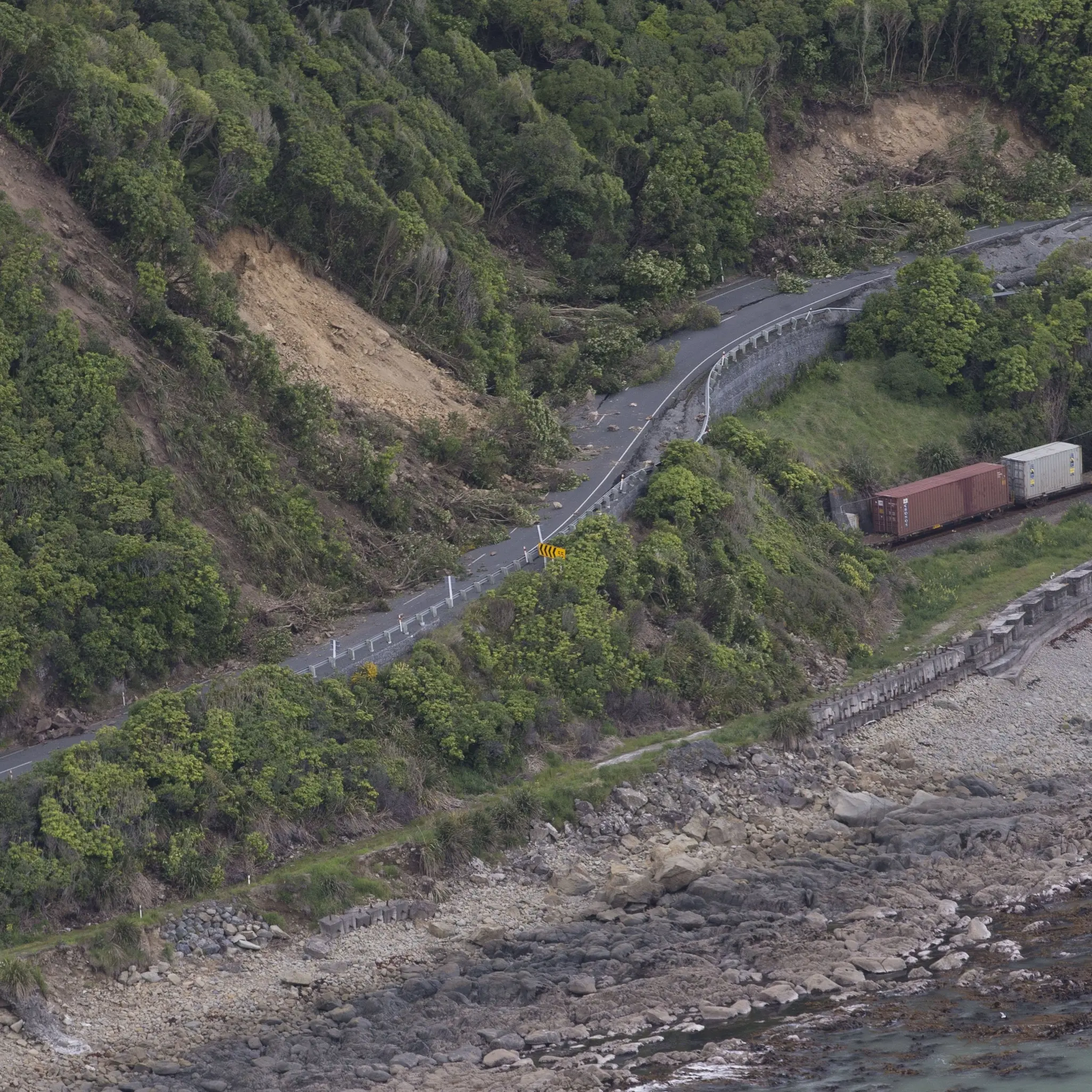 Scientists find seabed changes after quake