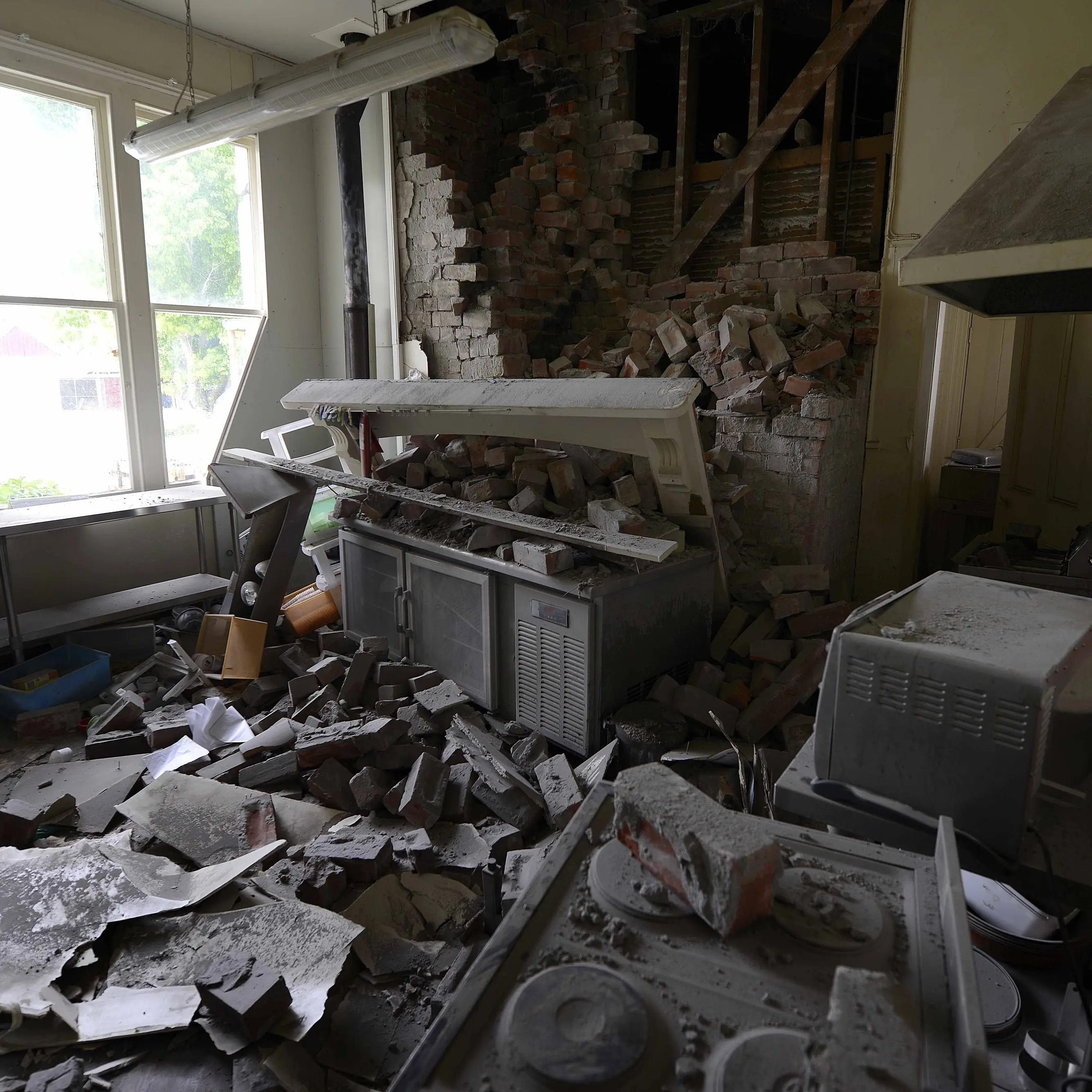 Quake warning to commercial building owners