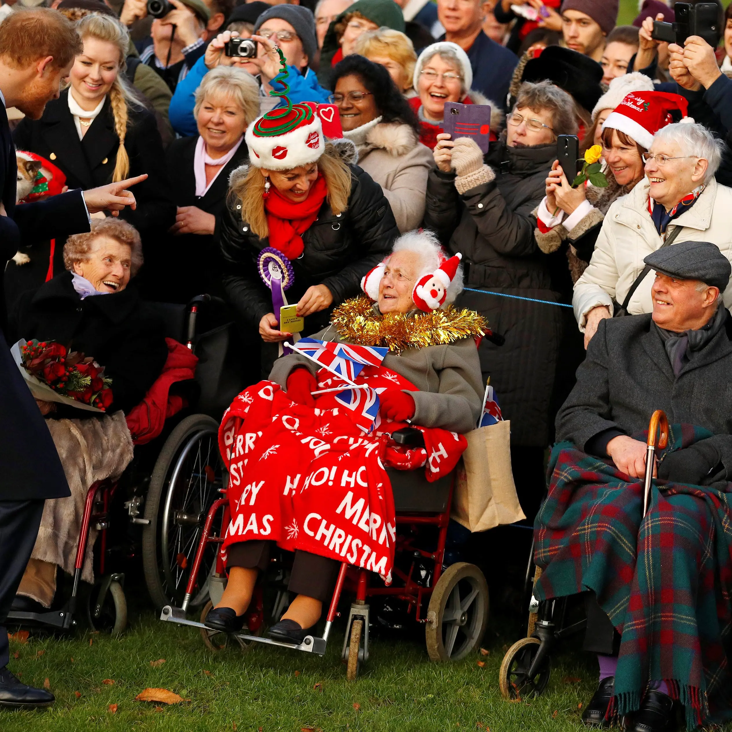 Queen too ill for Christmas church service