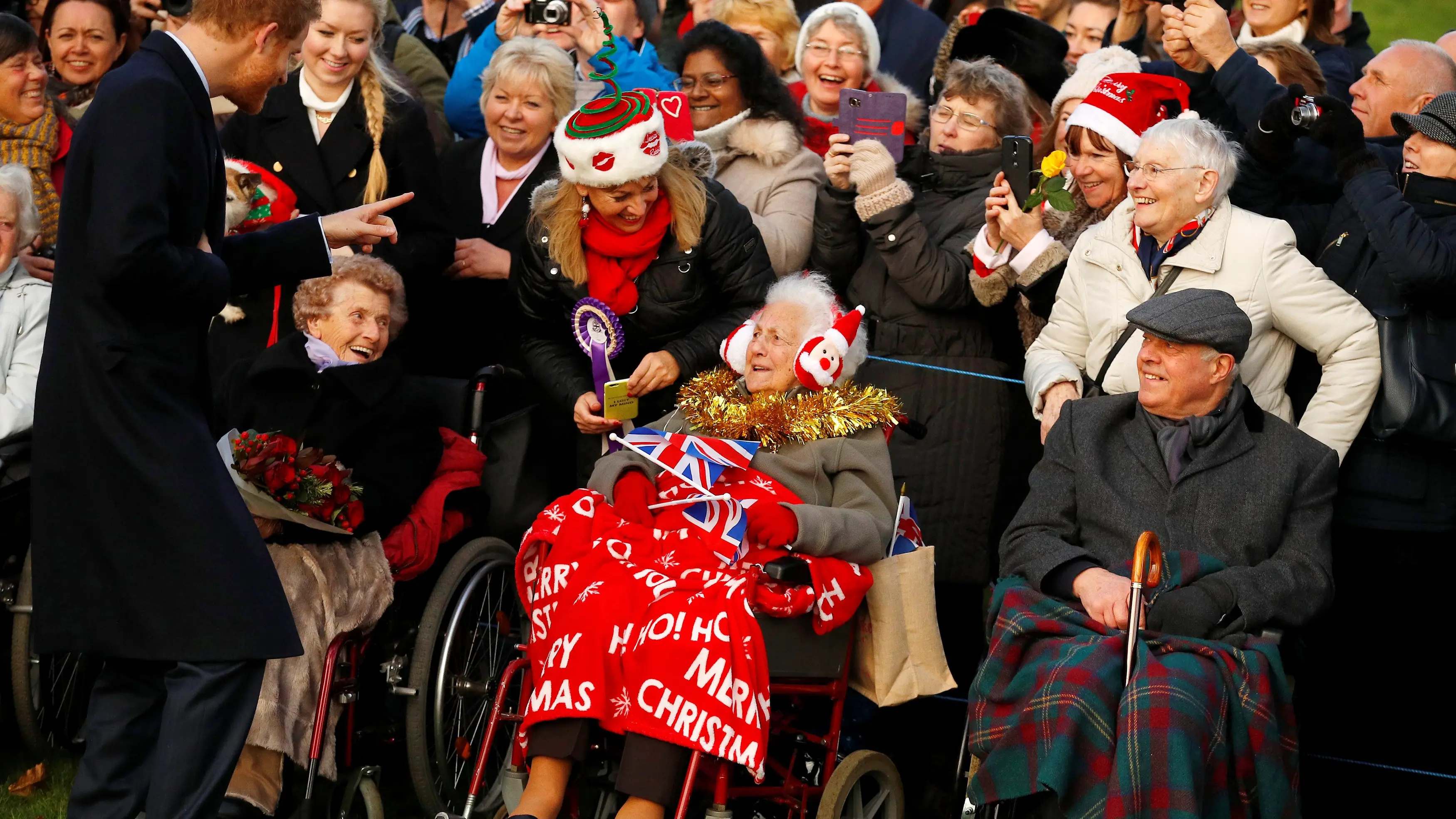 Queen too ill for Christmas church service