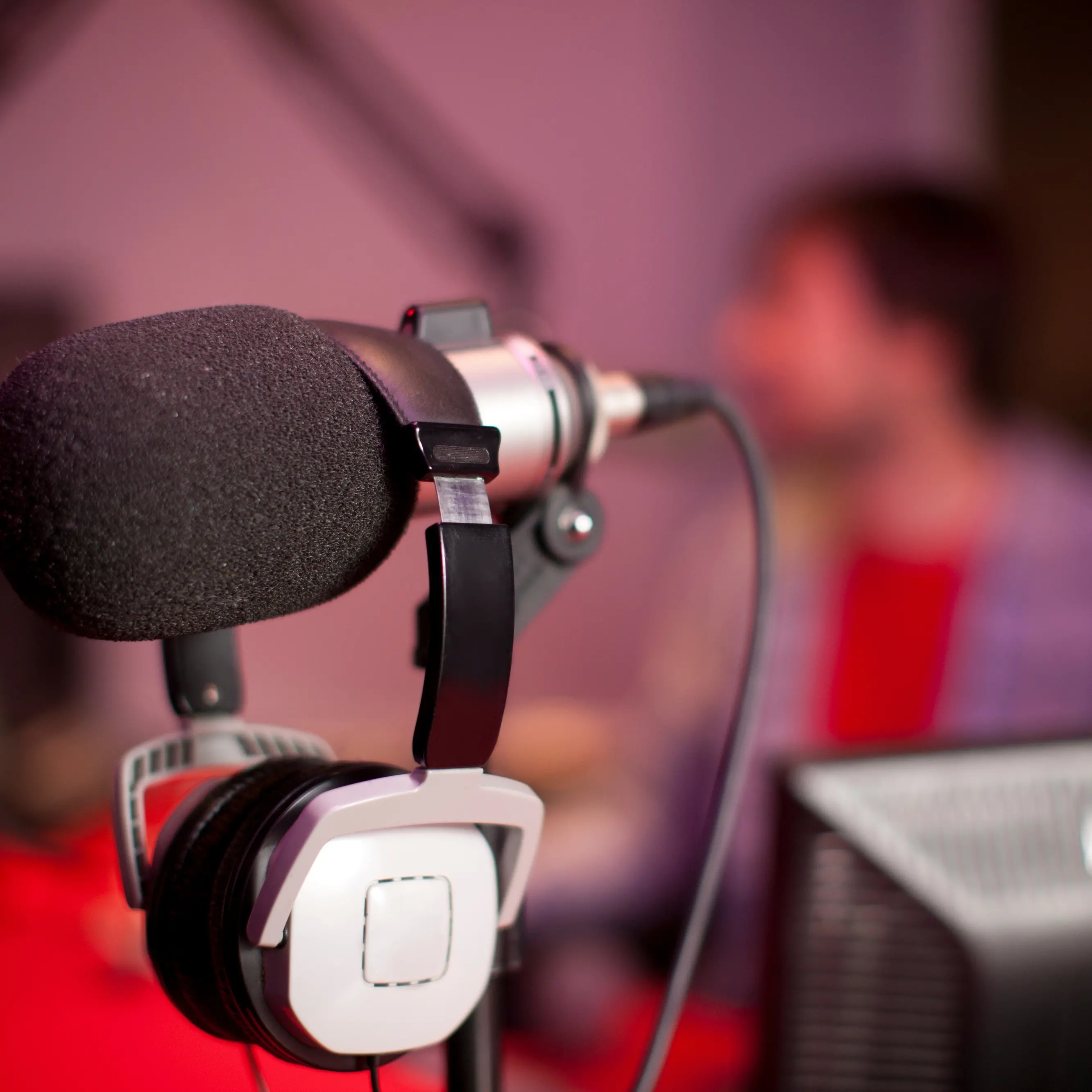 Ardern pledges more cash for Radio NZ