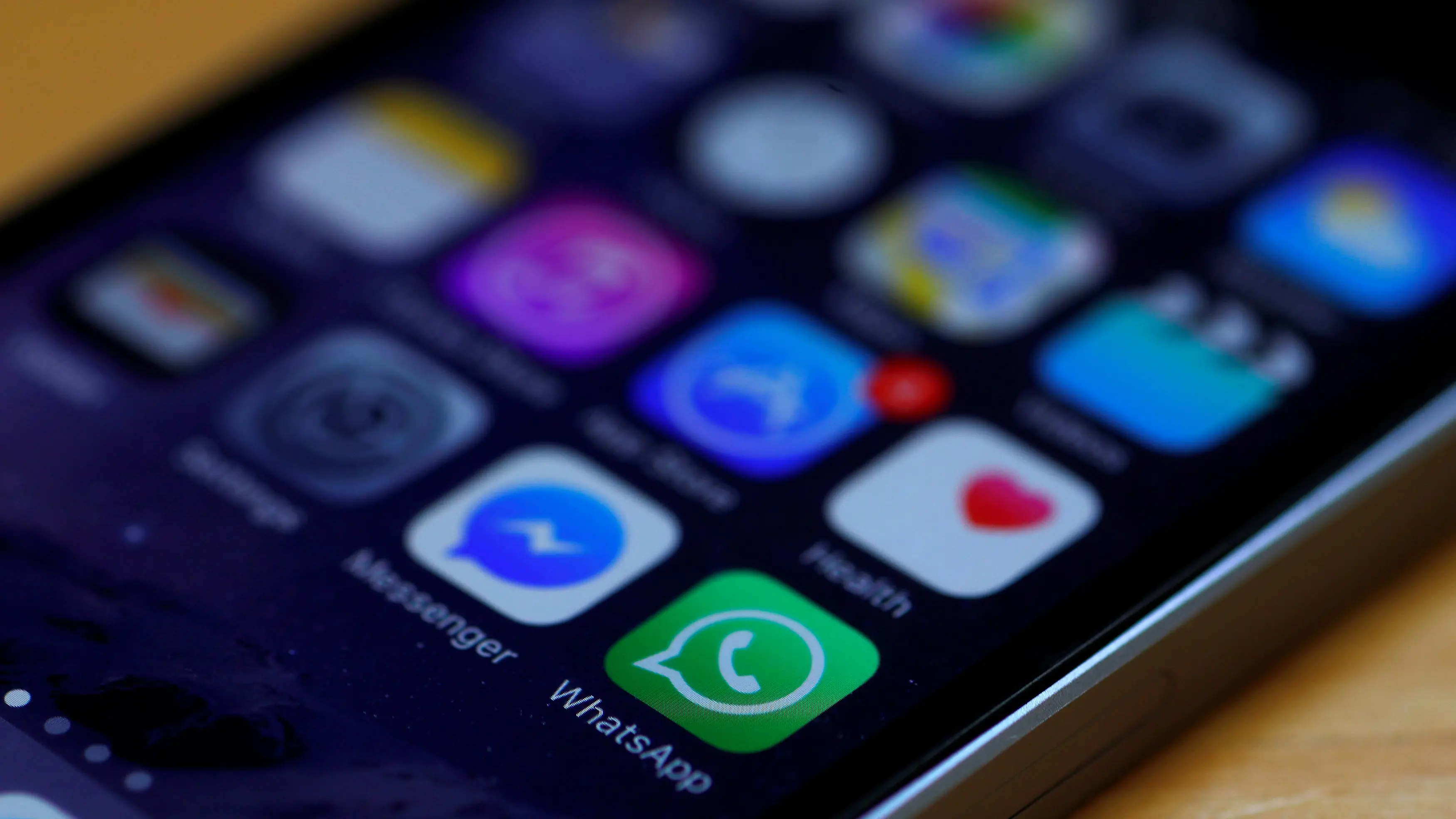 Glitches affect Facebook, WhatsApp, Instagram
