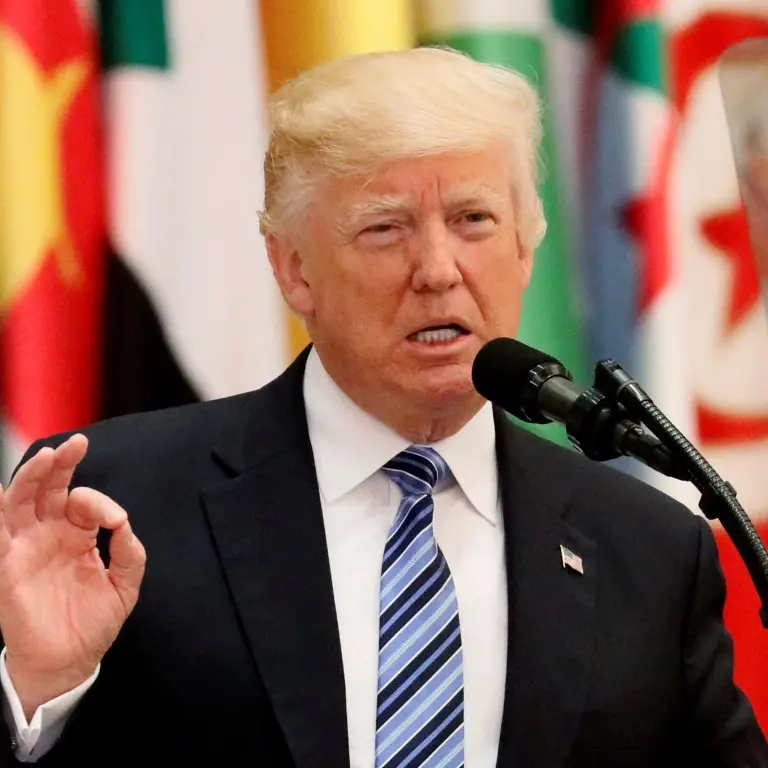 Trump criticises Russia, calls for defence of West