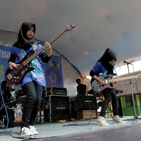 Hijab-wearing Muslim metal band takes on stereotypes