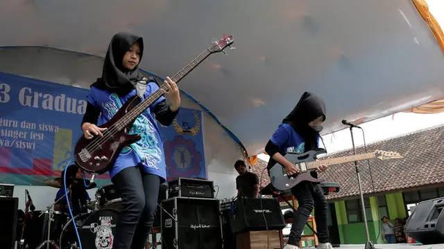 Hijab-wearing Muslim metal band takes on stereotypes