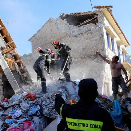 One dead after quake shakes Greece, Turkey