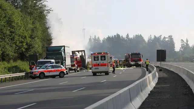 German tour bus crash kills 18