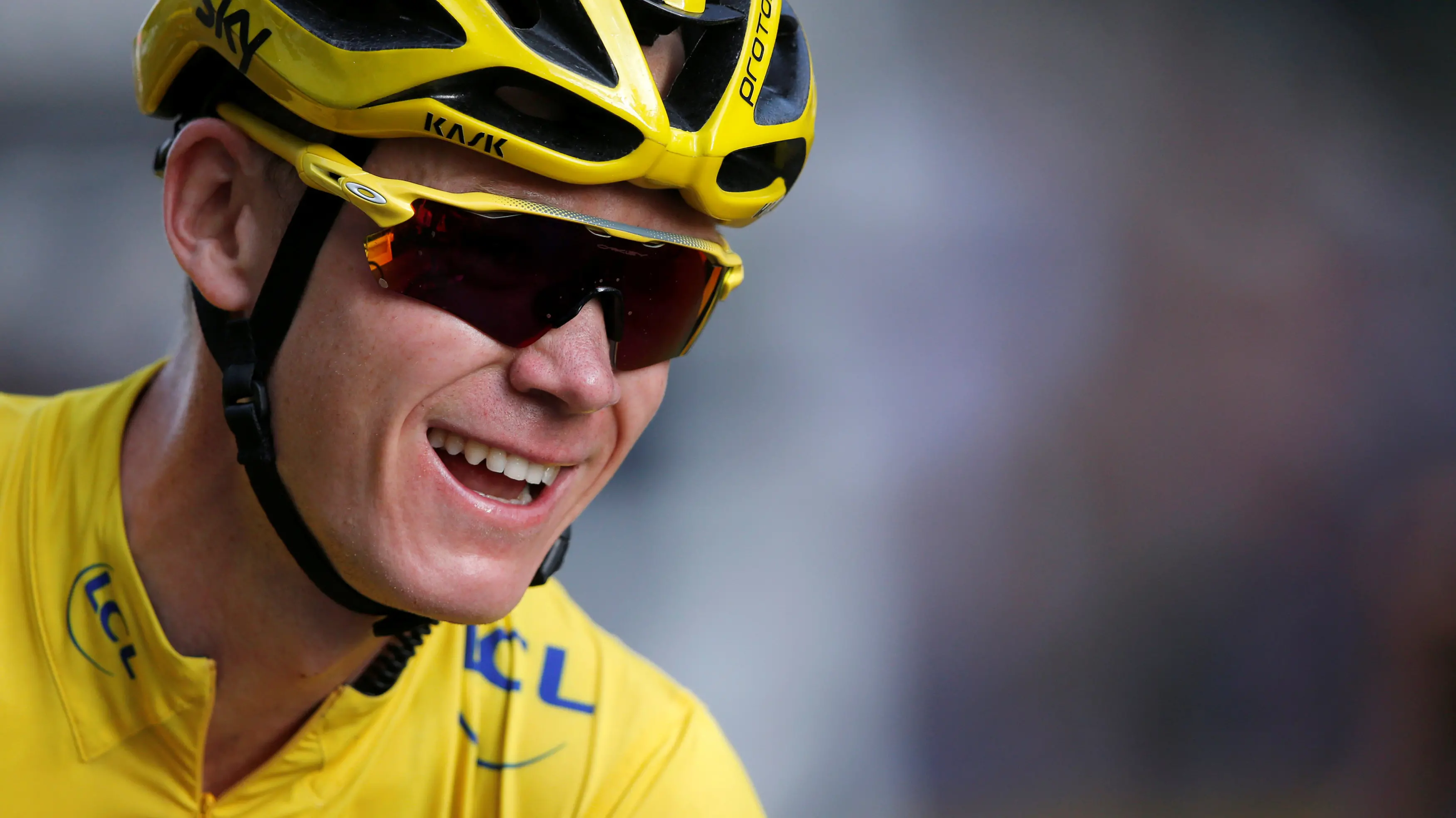 Froome survives French attack
