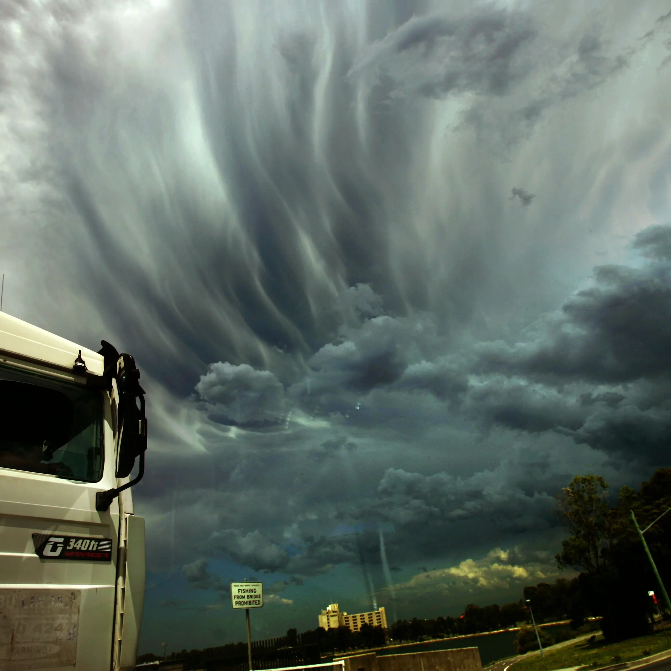 Rare 'hurricane' cloud seen over Dunedin