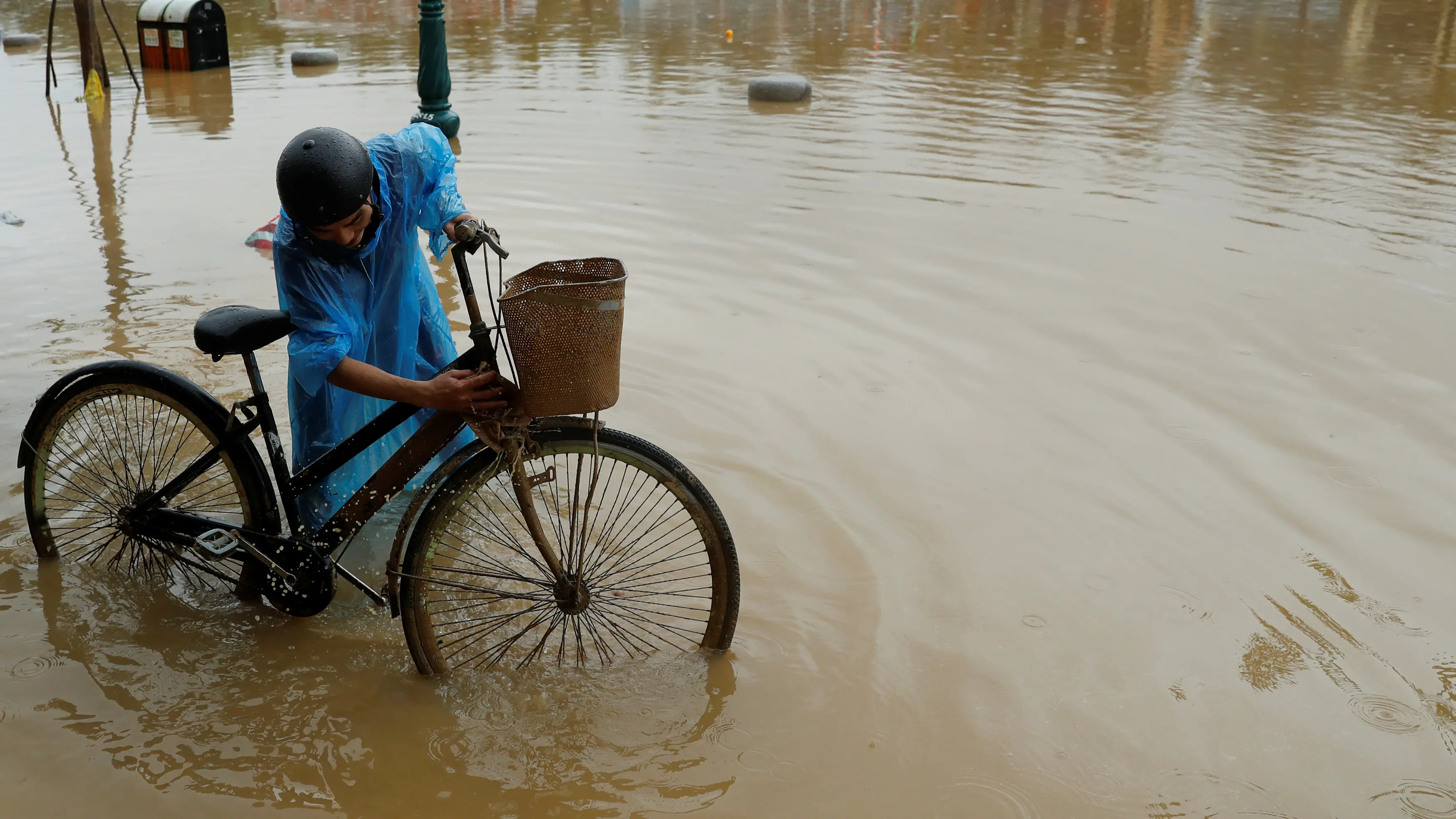 Reservoirs dangerously full before APEC summit