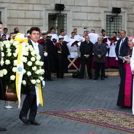 Pope singles out Rome decay, corruption on feast day
