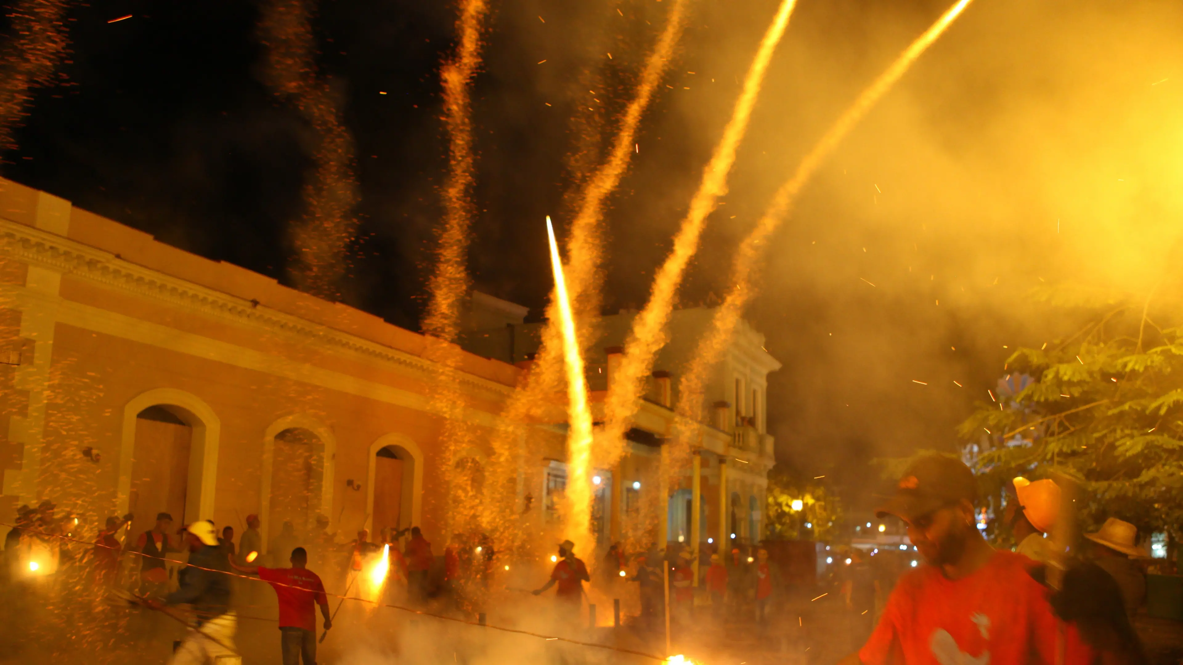 Fireworks explosion injures 39 at Cuban festival
