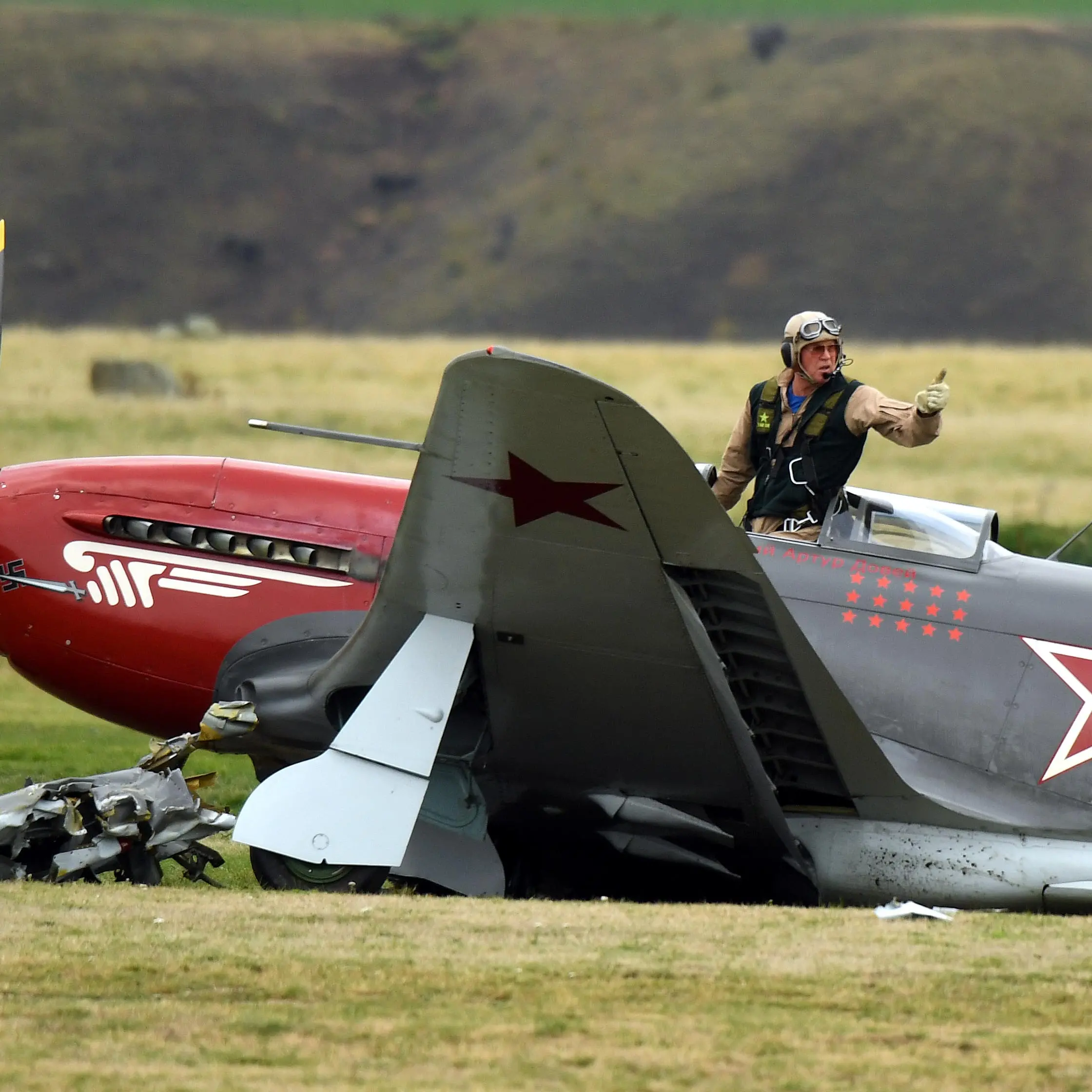 Plane crashes at Warbirds opening