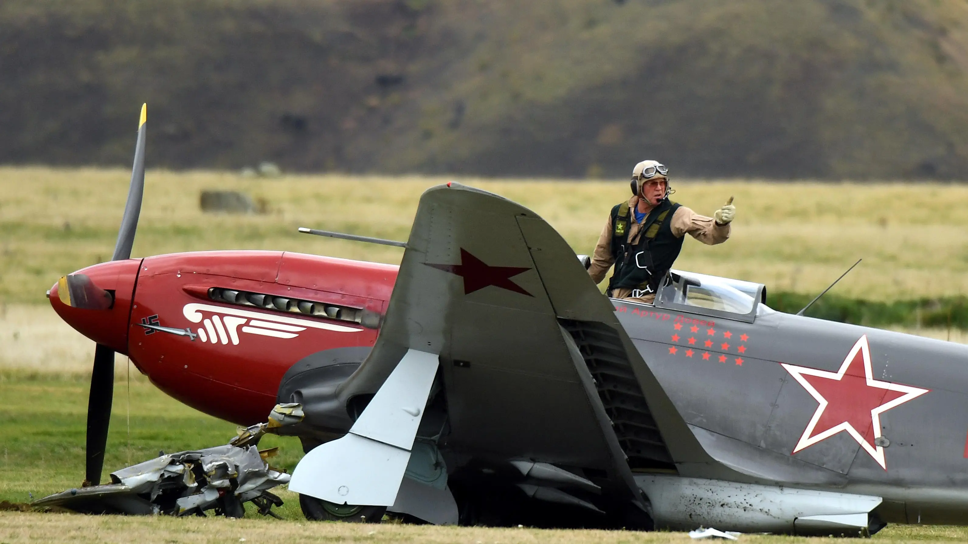 Plane crashes at Warbirds opening
