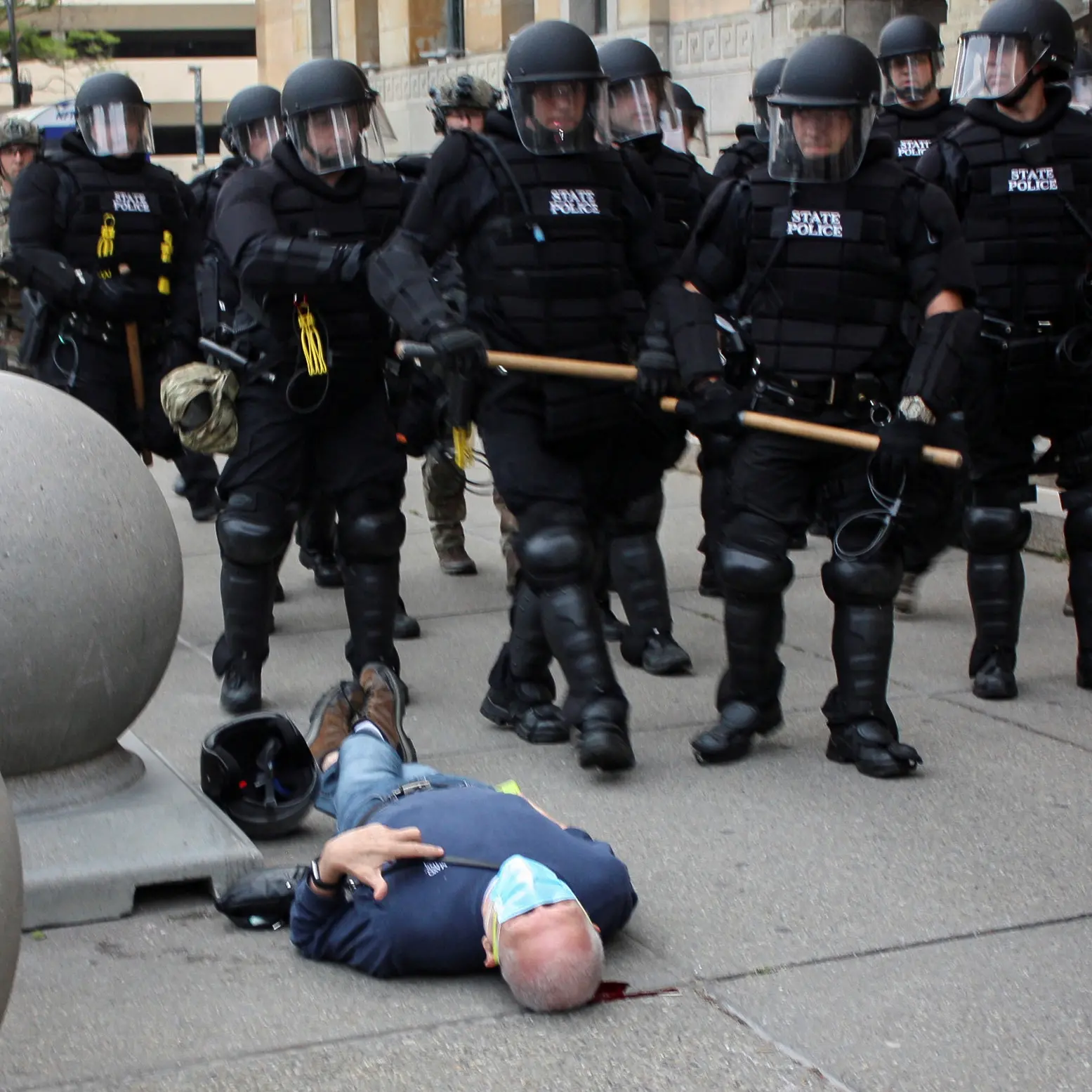 Buffalo police officers quit unit to protest colleagues' suspension