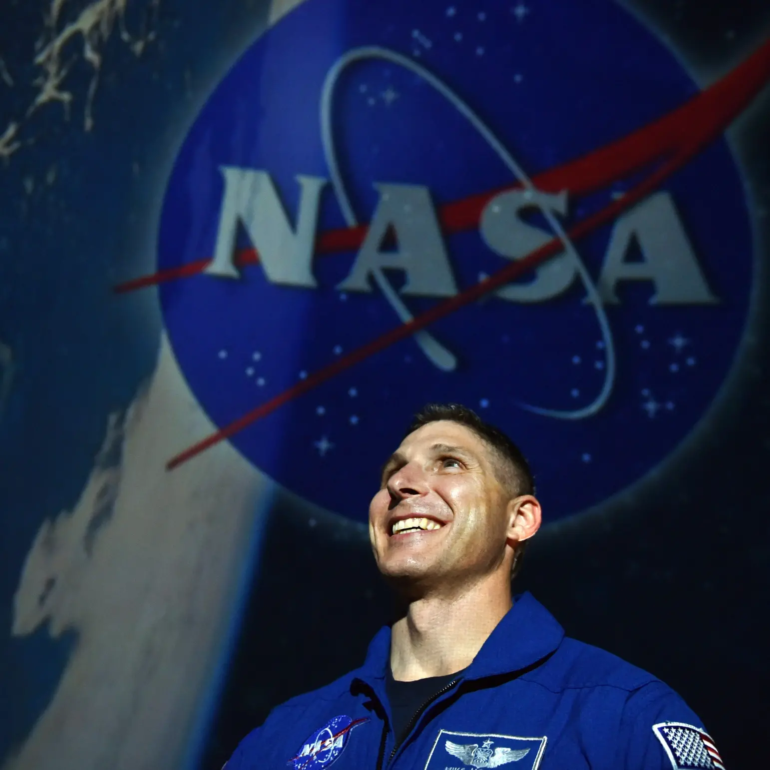 Space walker recounts thrills